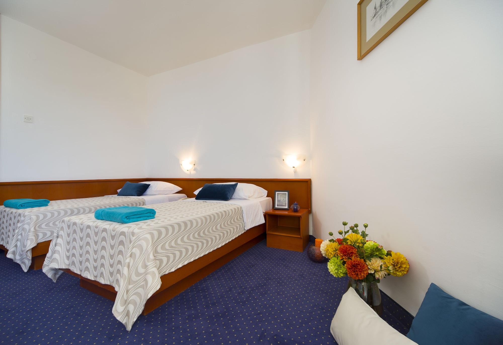 Hotel Laguna Gradac  Bagian luar foto
