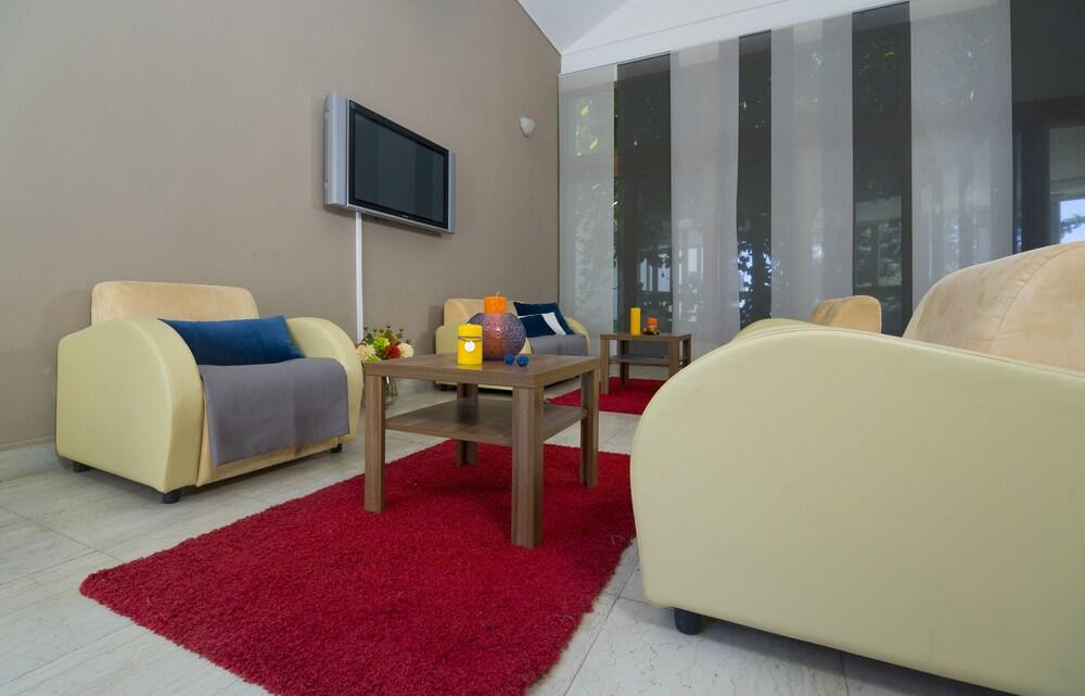 Hotel Laguna Gradac  Bagian luar foto