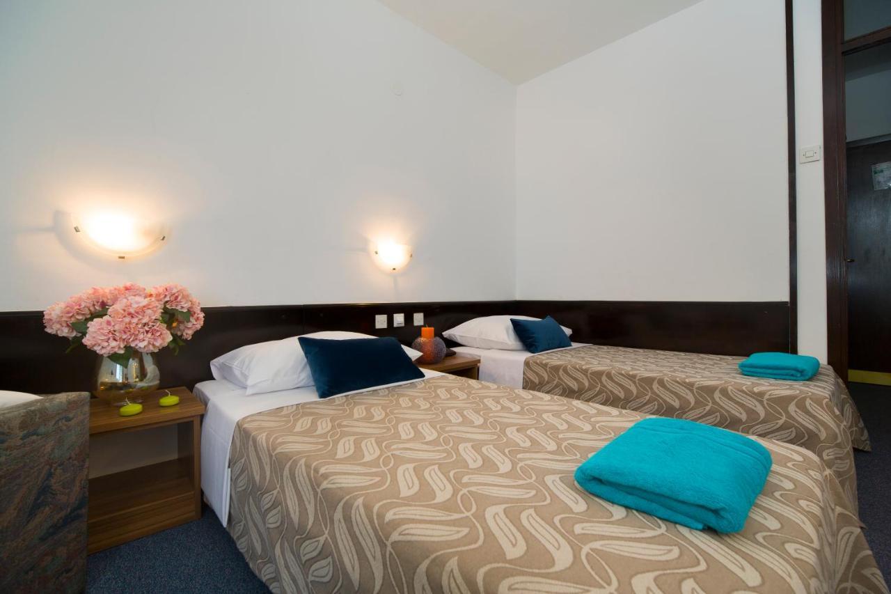 Hotel Laguna Gradac  Bagian luar foto